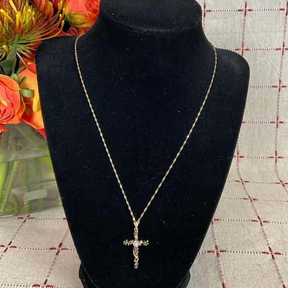 14k Yellow Gold Twisted Chain 14k Yellow Gold & Diamond Cross Pendant 19” Chain - Picture 2 of 8